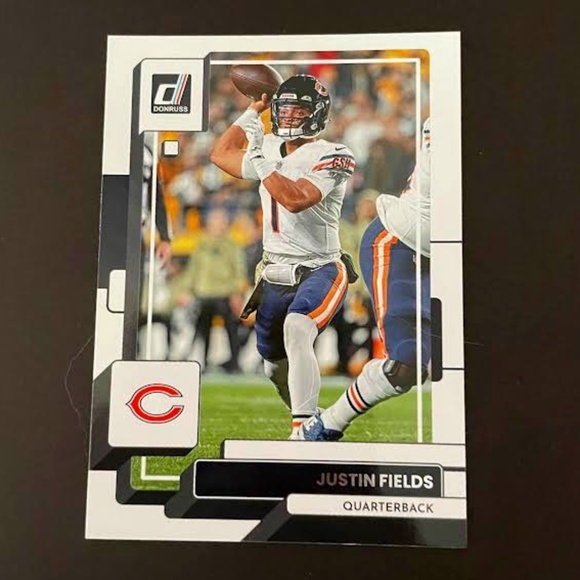 Justin Fields: Chicago Bears, Quarterback 2022 Panini Donruss Football #79 - Picture 1 of 2